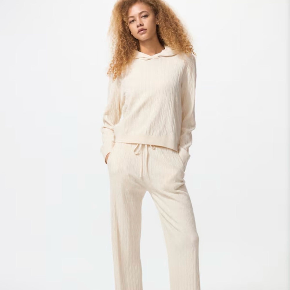 Uniqlo Cream Ribbed lounge Pants & Hoodie Set size Small